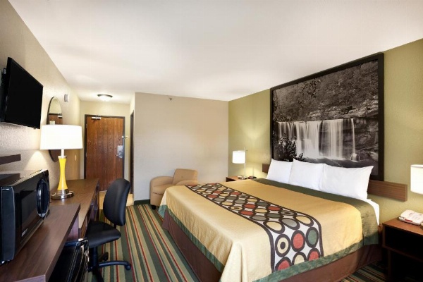 Super 8 by Wyndham Tuscola image 15