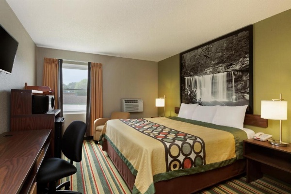 Super 8 by Wyndham Tuscola image 17