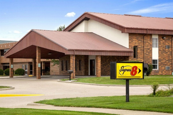 Super 8 by Wyndham Tuscola image 2