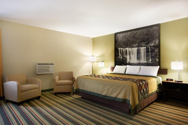 Super 8 by Wyndham Tuscola image 27